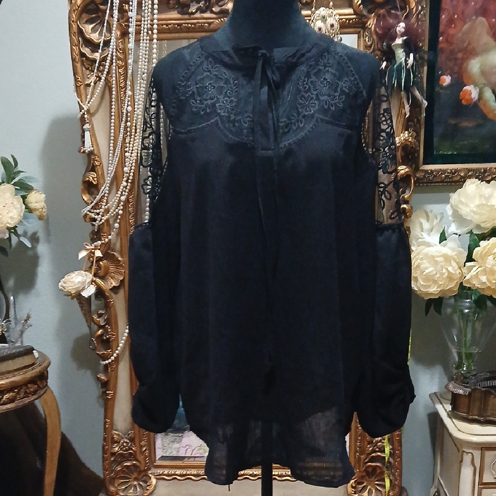 Source Unknown Black Lace-Trim Cold-Shoulder Blouse